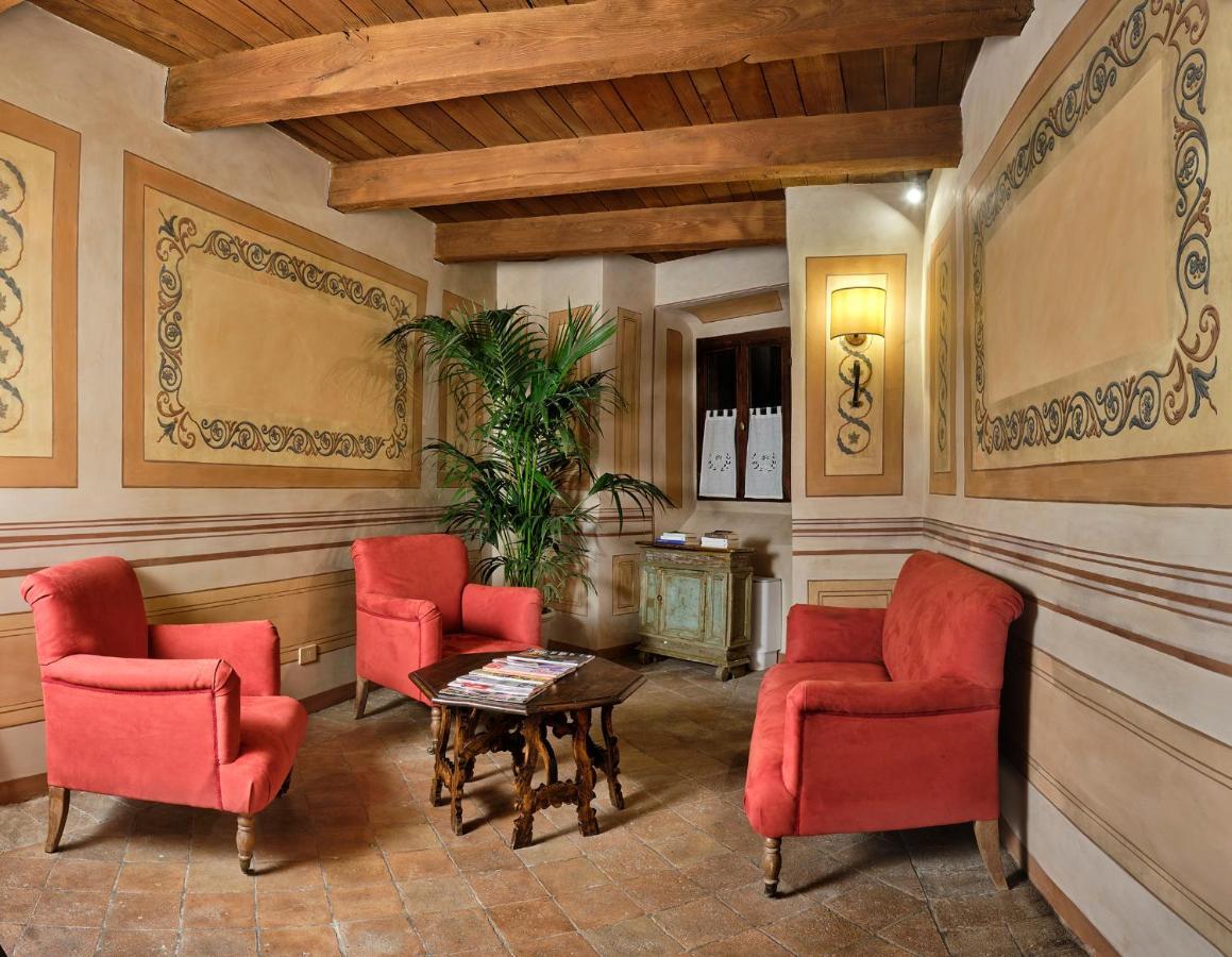 Palazzo Viviani Castello Di Montegridolfo Exterior foto