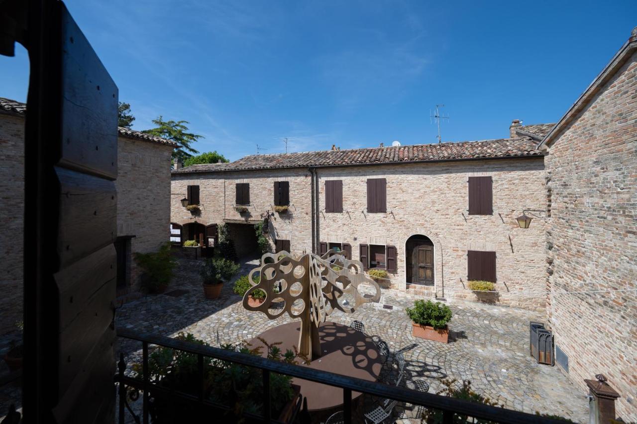 Palazzo Viviani Castello Di Montegridolfo Exterior foto