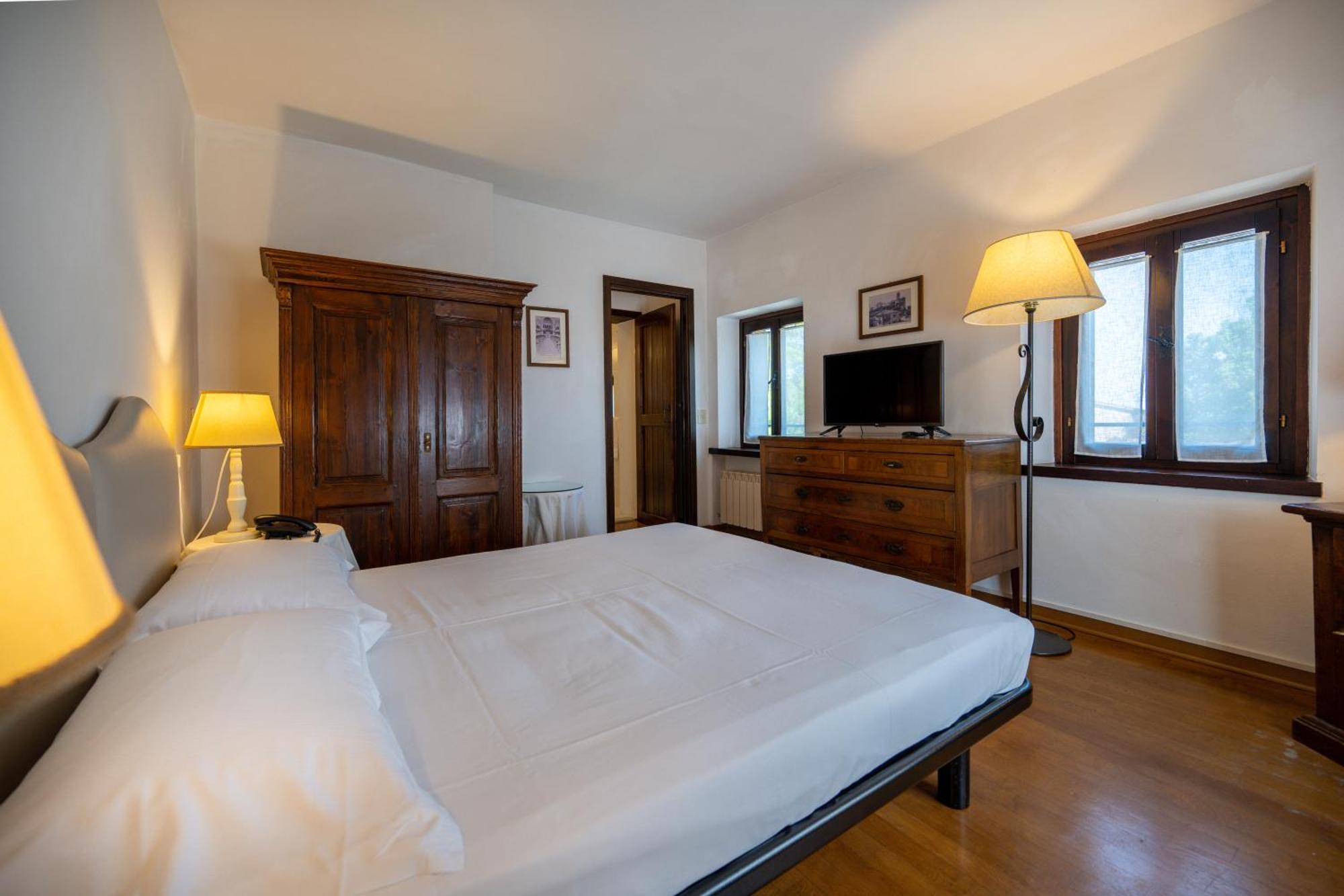 Palazzo Viviani Castello Di Montegridolfo Quarto foto